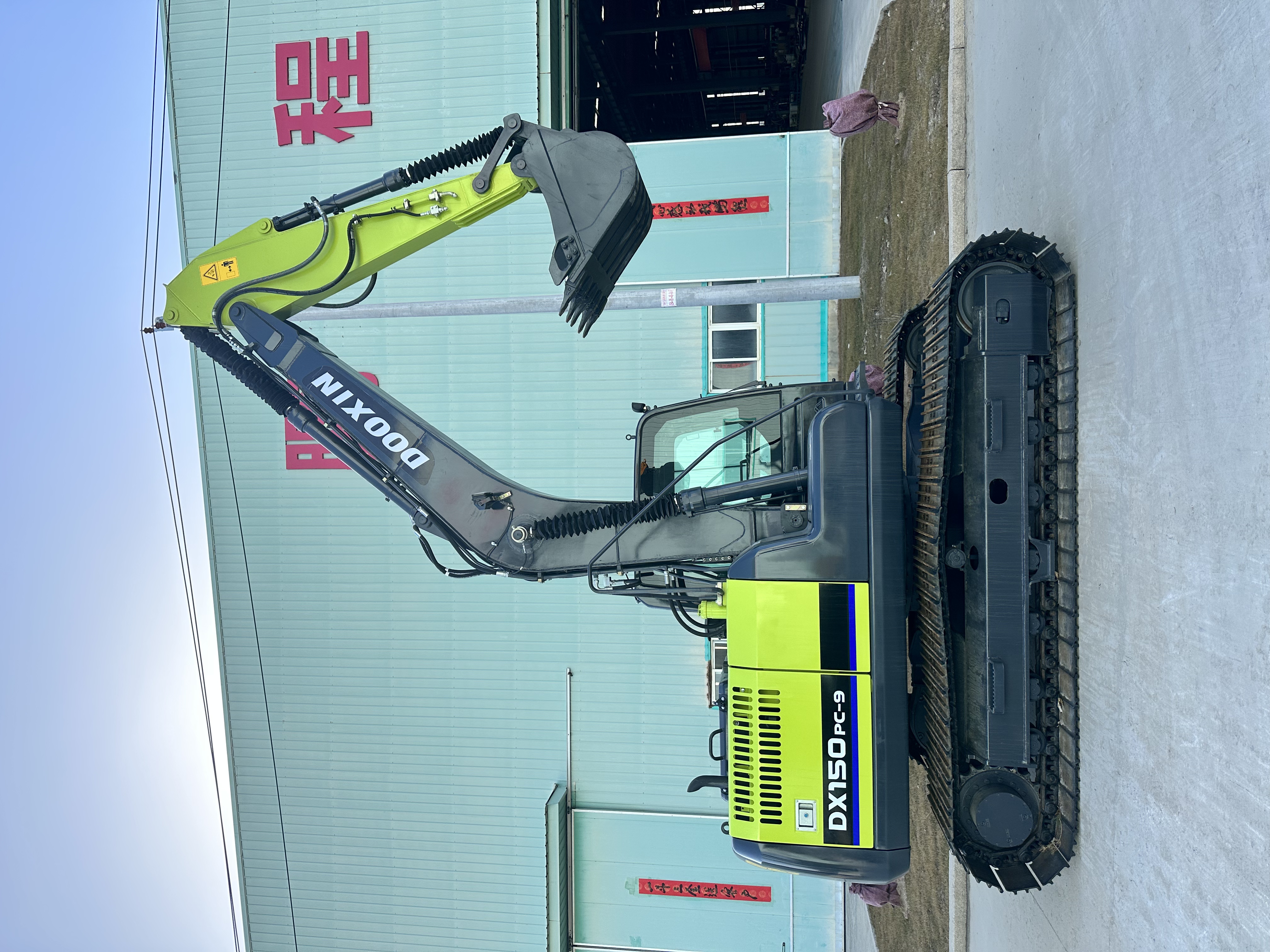 Excavator hydraulic system at accessories