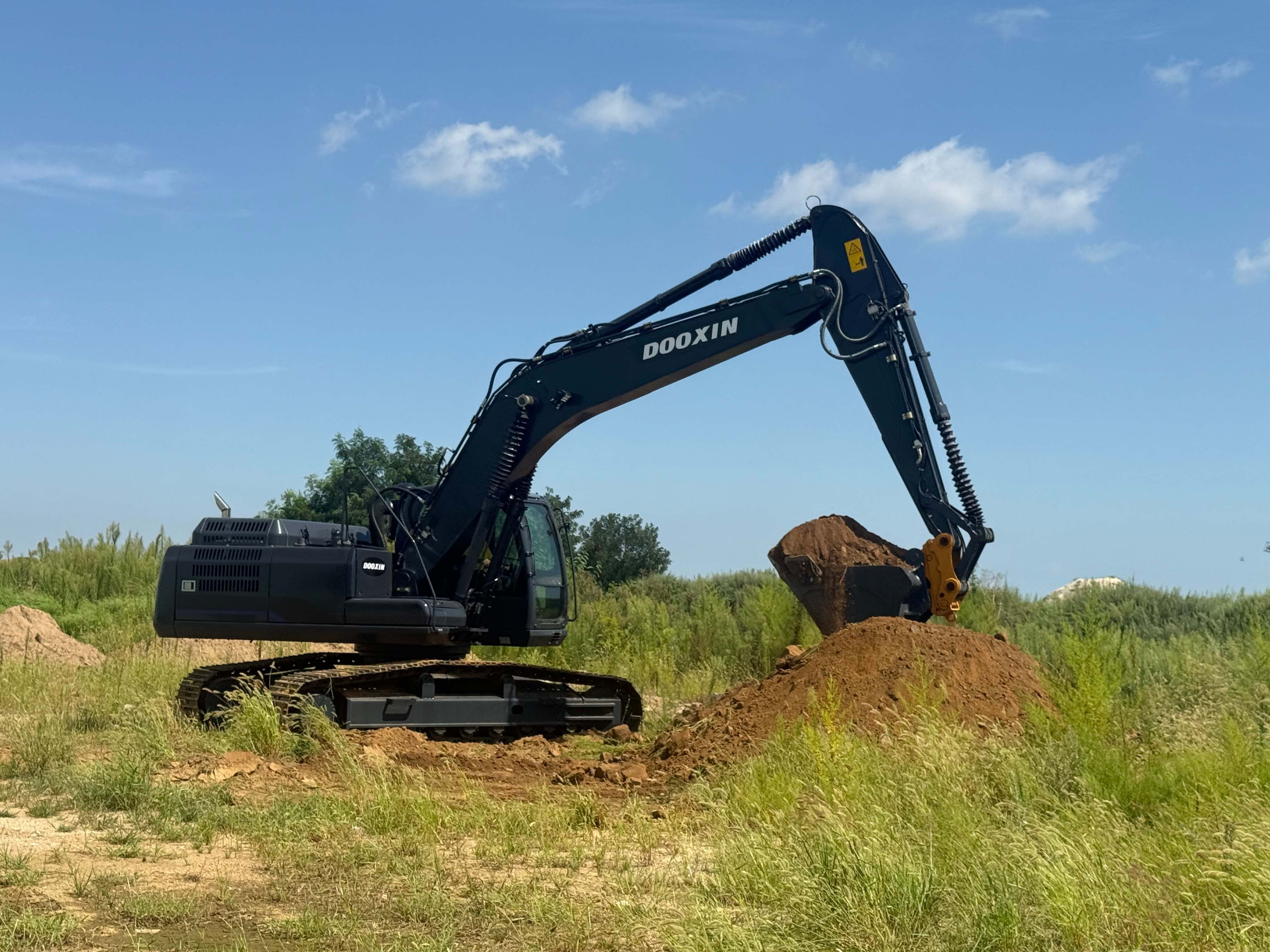 Excavator sa pagsubok sa operasyon