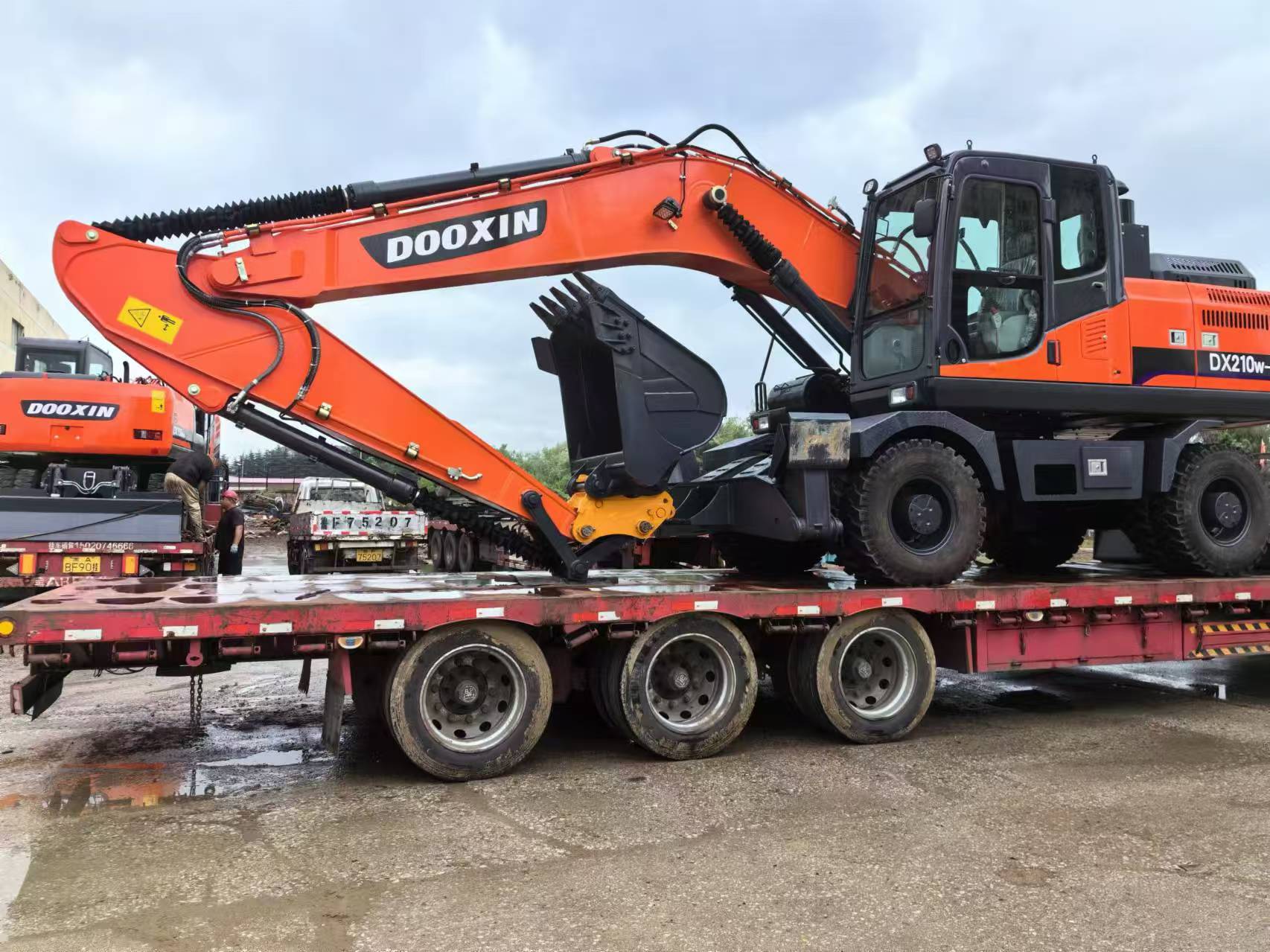 Ang DX210 wheeled excavator ay ini-export sa mga batch sa Africa
