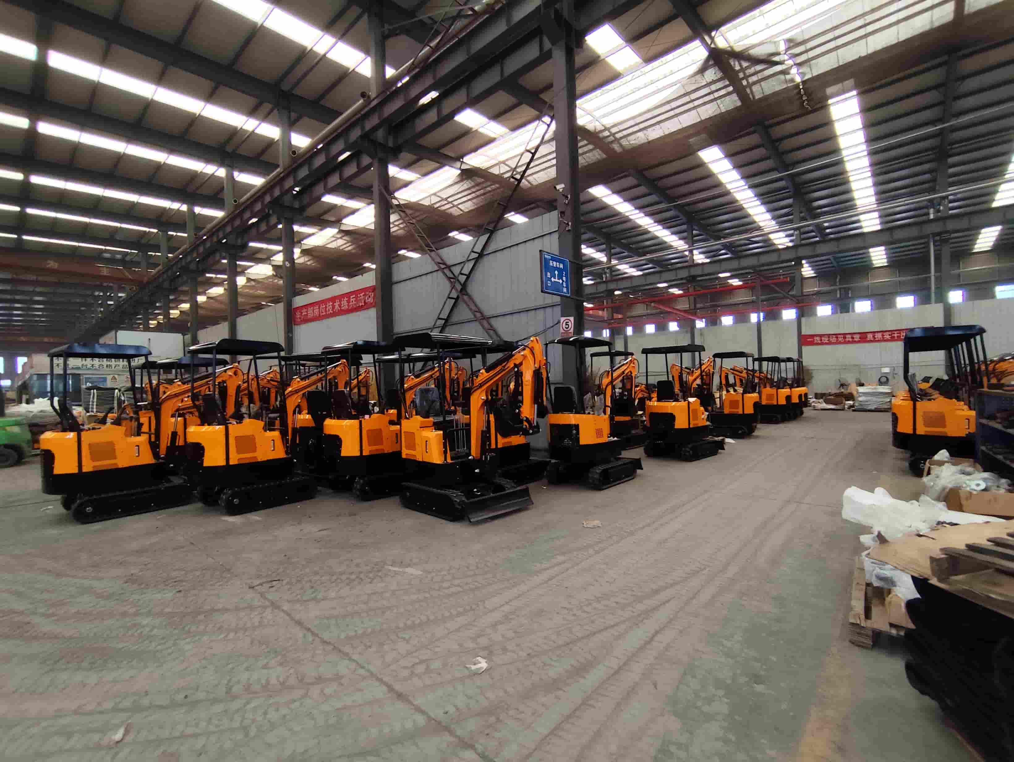 Ang mga linya ng produksyon ay puno ng aktibidad habang ang mini excavator ng Glorymax sa ibang bansa ay patuloy na tumataas.